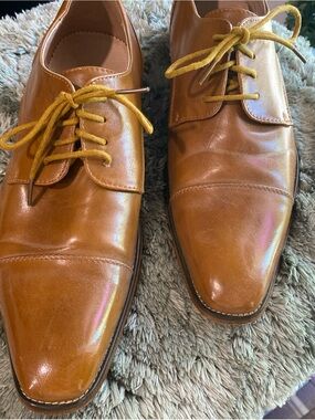 Men's Tan Leather Derby Shoes — Sleek Lace-Up Oxford Style